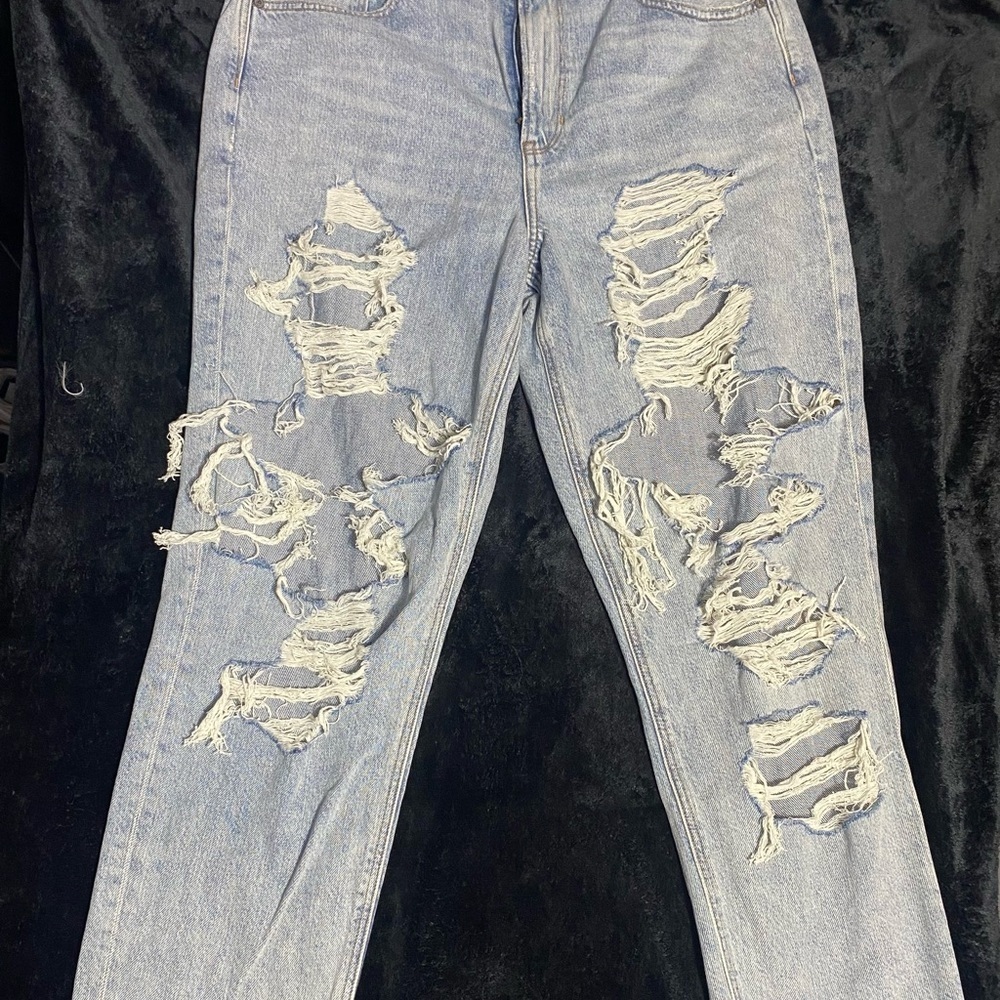 American Eagle Outfitters Blue Mom Jeans Light Wash - Picture 2 of 16